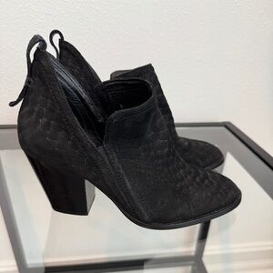 Jeffrey Campbell Black Suede Leather Snakeskin Textured Heeled‎ Booties size 8